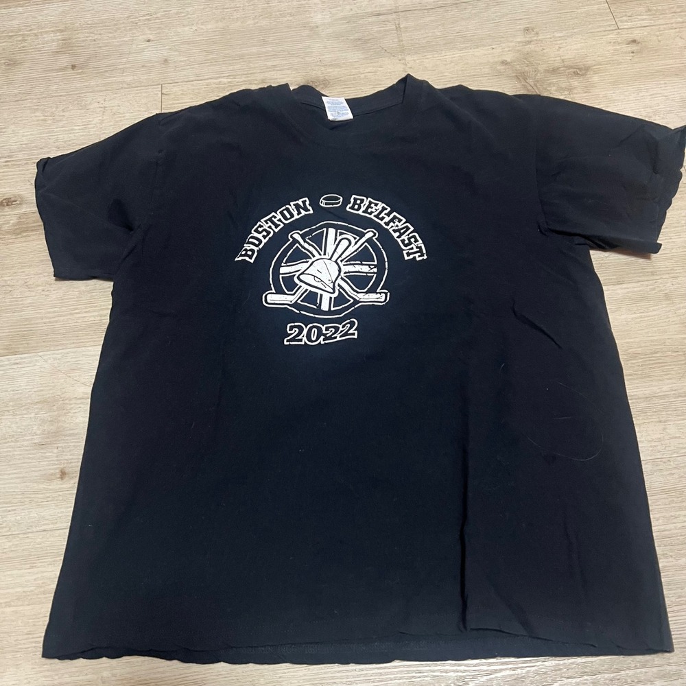 Boston to Belfast 2022 Hockey Mens Large Black Shirt NCAA BU‎ UMass